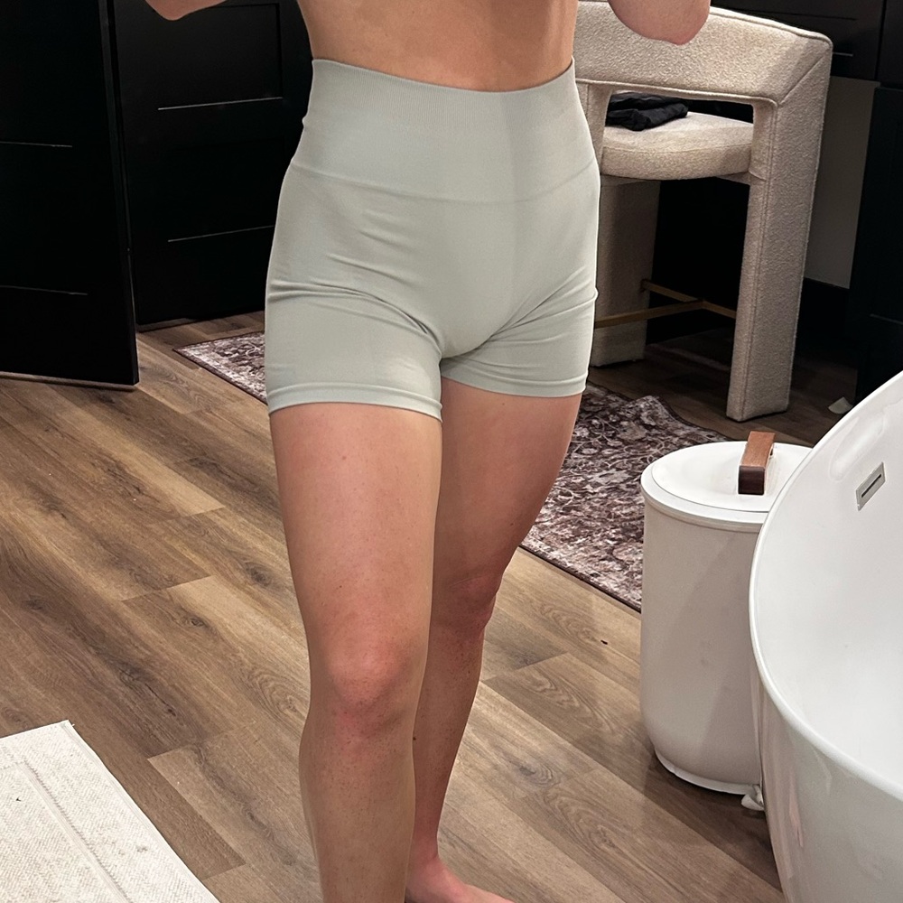 Alphalete Light Gray Women's Bike Shorts
